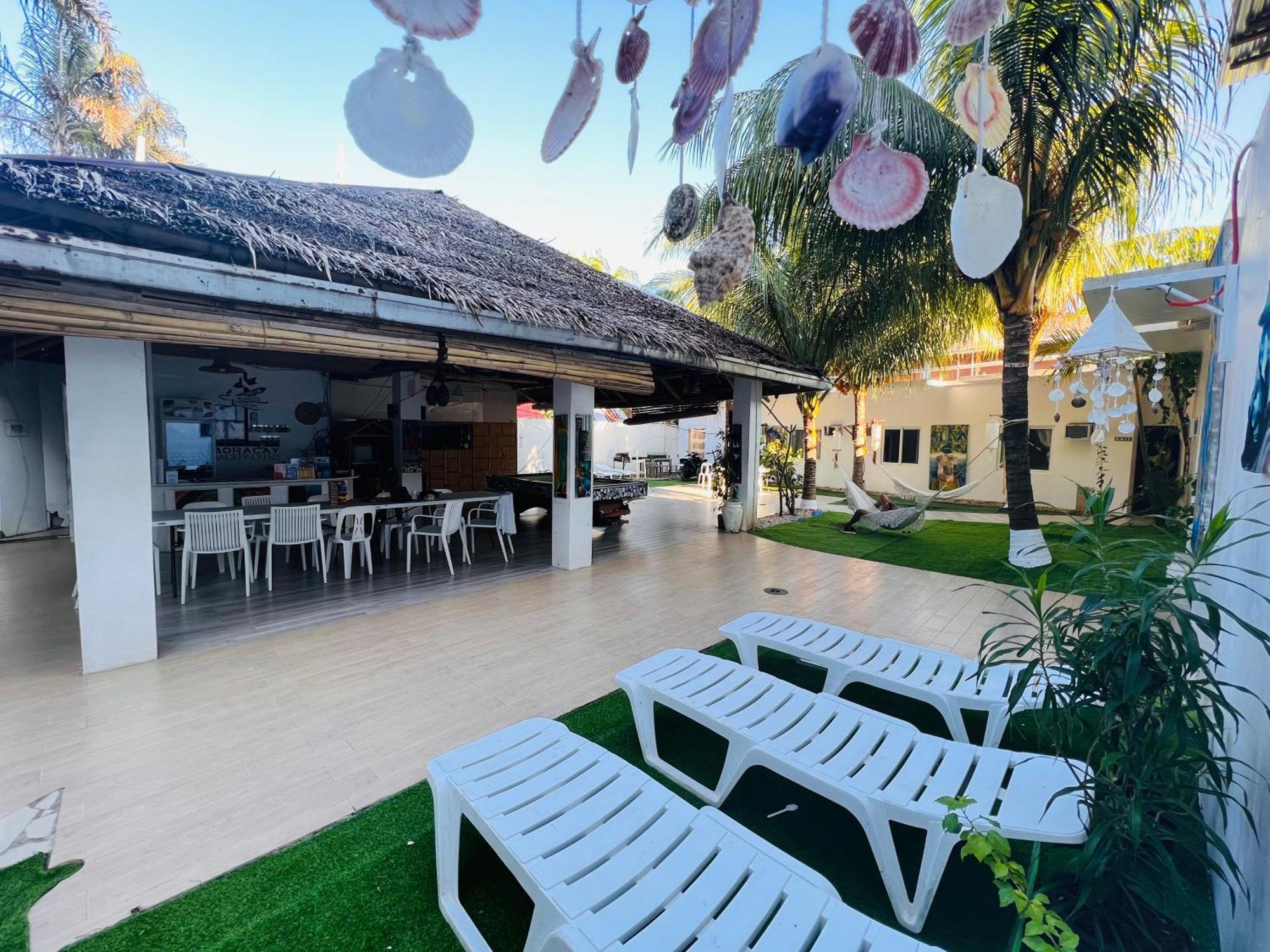 Хостел Boracay Backpackers Balabag  Екстер'єр фото